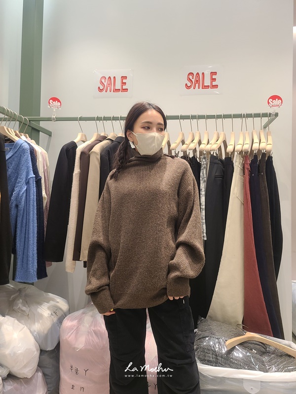 (限量商品)高領坑條上衣